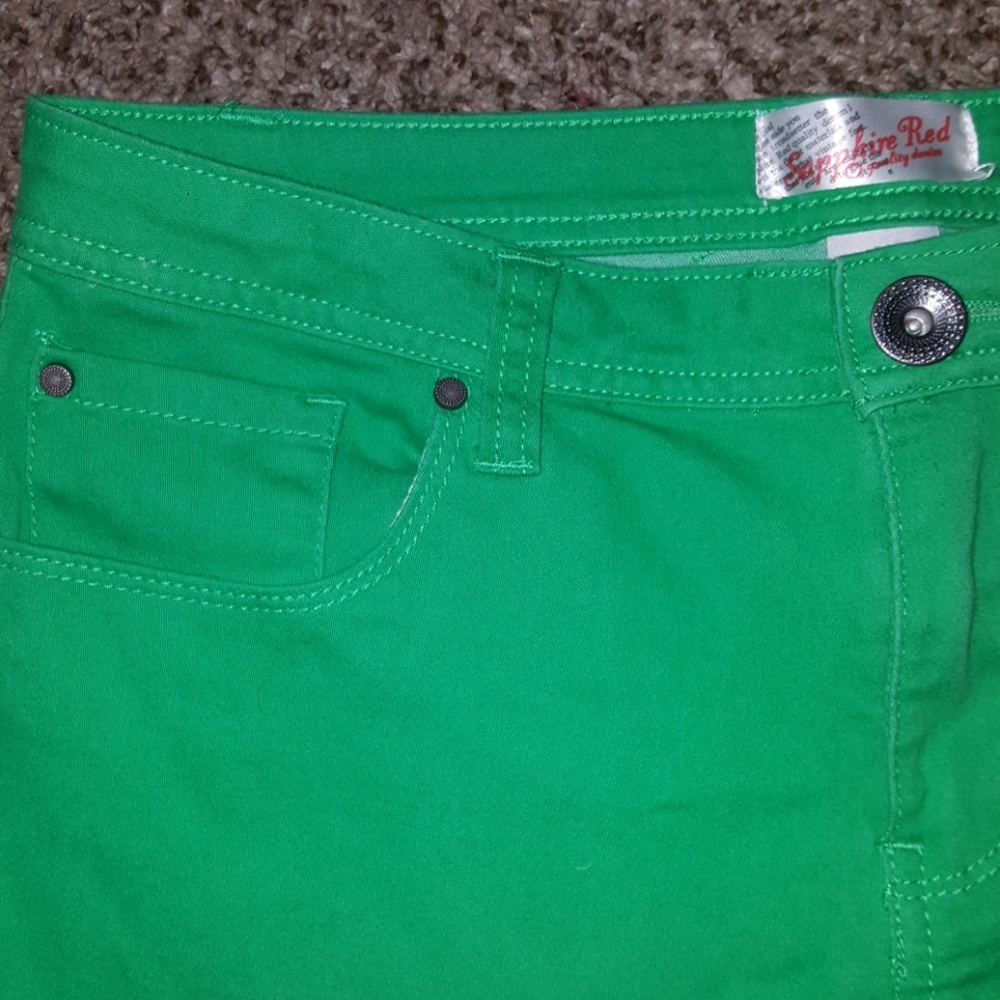 Green Shorts. - Picture 3 of 4